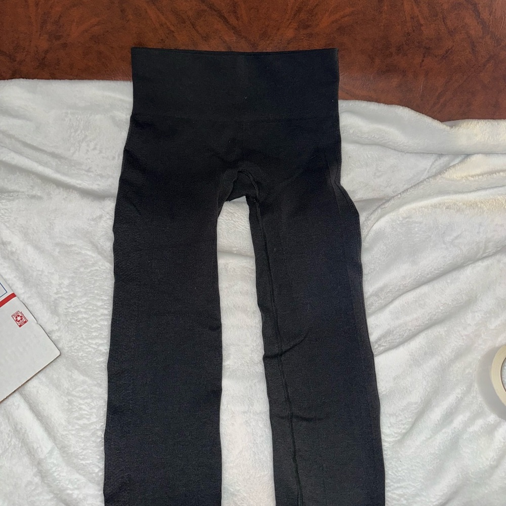 Black Lululemon Align Crop Leggings